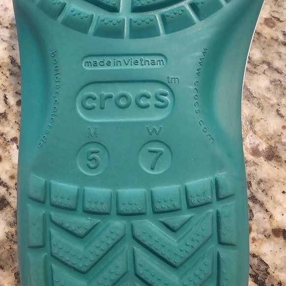 🔵2 for $40🔵 CROCS CROCBAND FLIP FLOPS - Picture 6 of 7